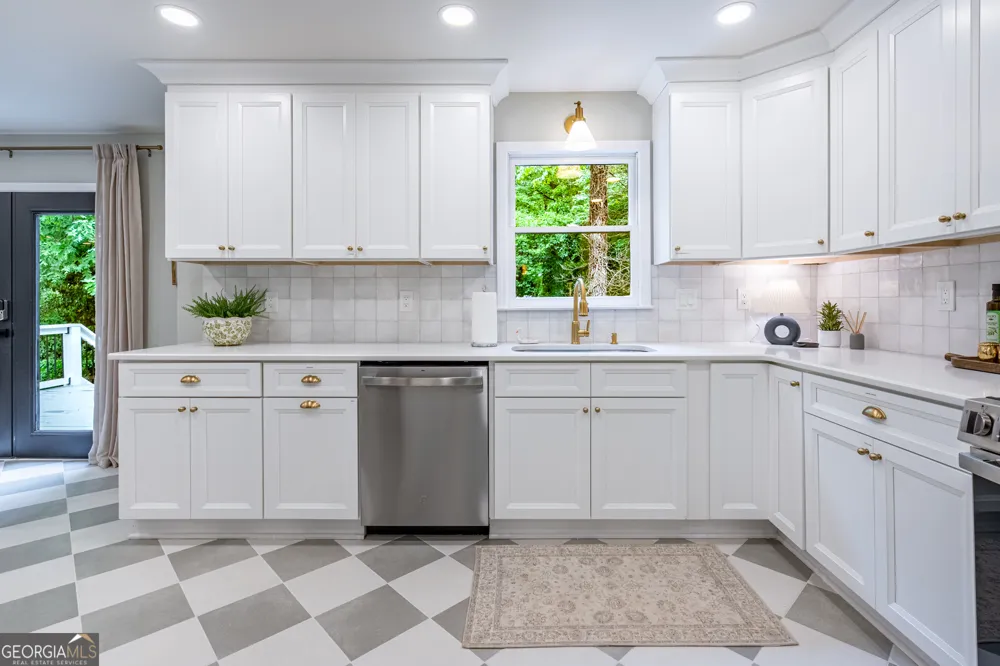 19 Rock Crest CIR SE Cartersville, GA 30121