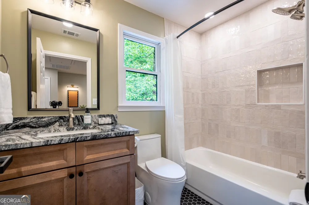 19 Rock Crest CIR SE Cartersville, GA 30121