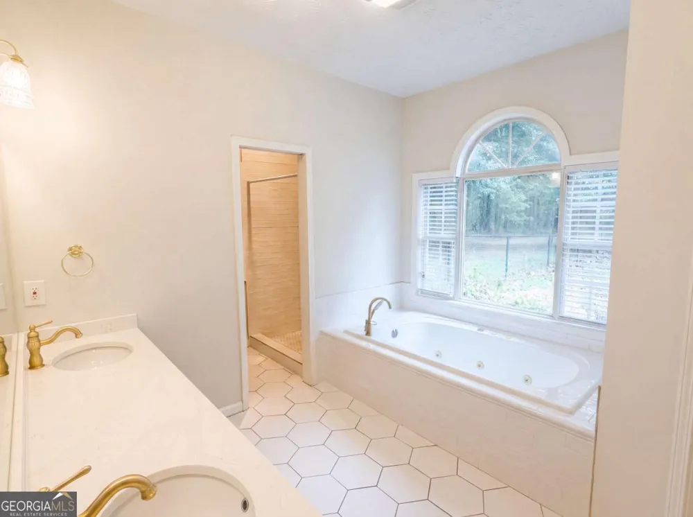 346 Carnation DR Social Circle, GA 30025