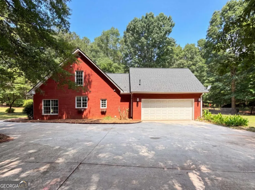346 Carnation DR Social Circle, GA 30025