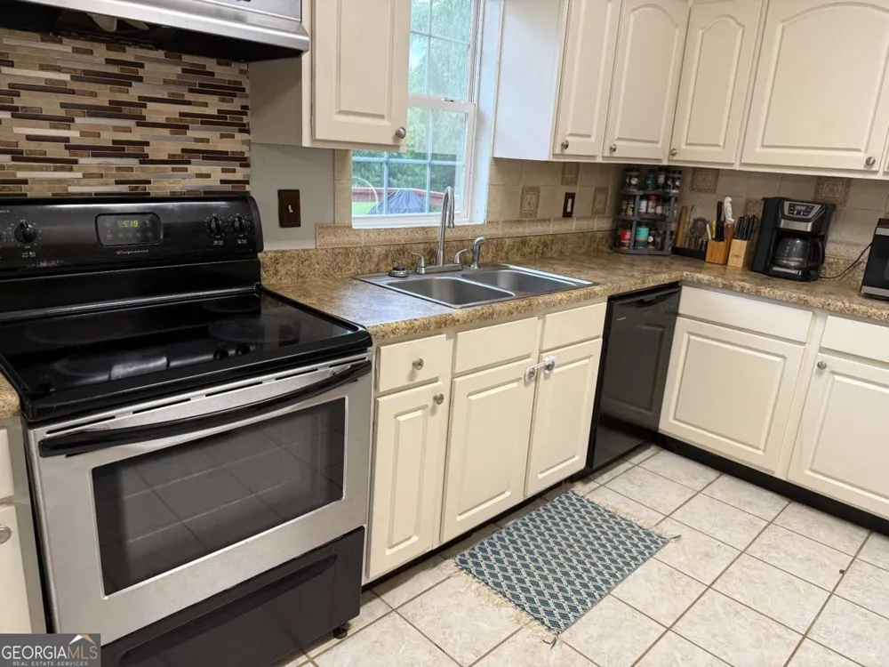 550 Smith Starley RD NE Mcintyre, GA 31054