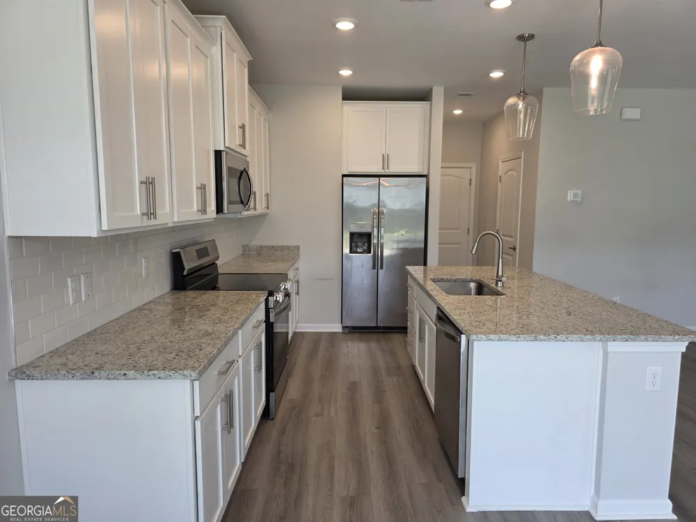 27 Ashmont ST Savannah, GA 31407