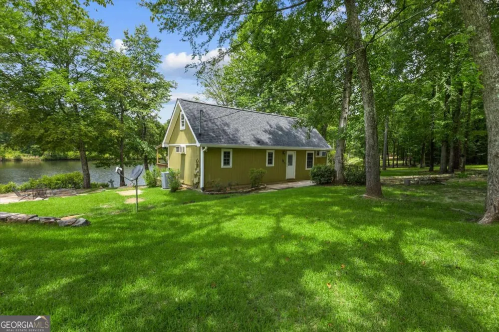 5098 Crescent RD Dry Branch, GA 31020