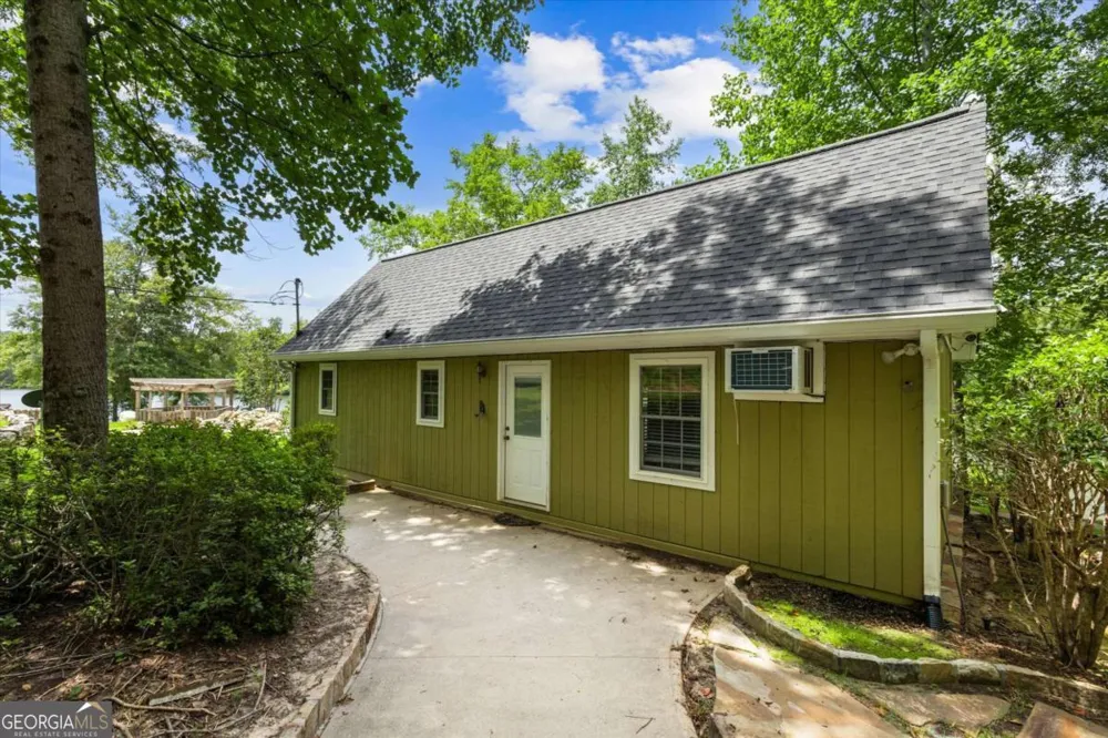 5098 Crescent RD Dry Branch, GA 31020