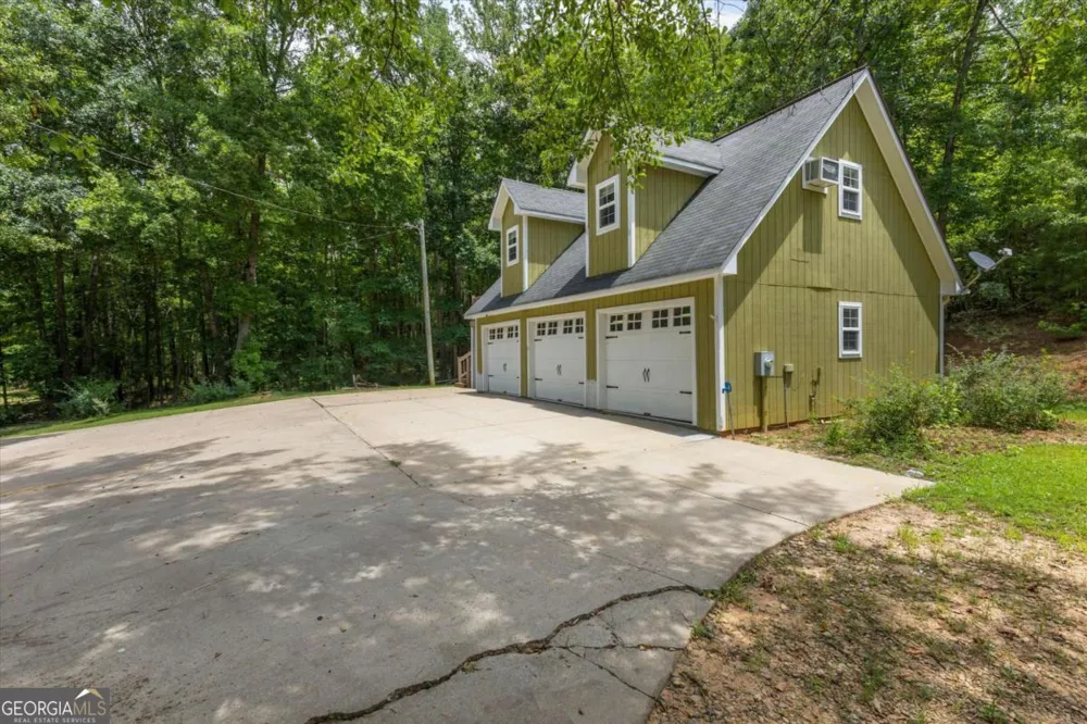 5098 Crescent RD Dry Branch, GA 31020