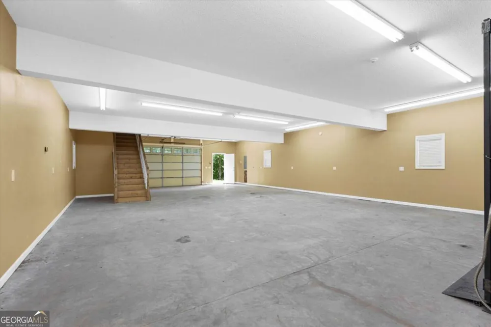 5098 Crescent RD Dry Branch, GA 31020