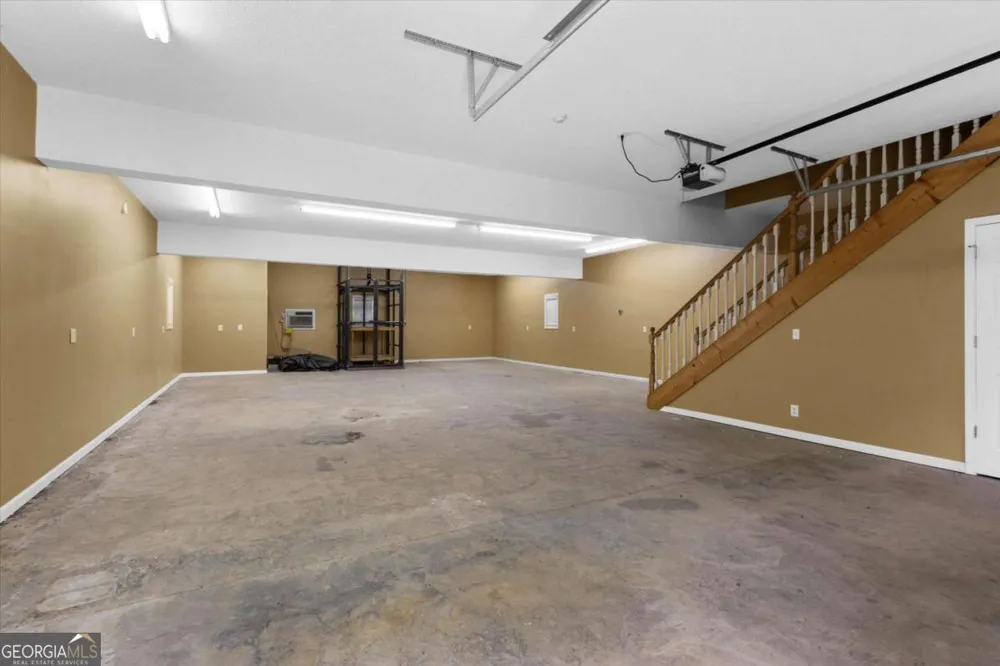 5098 Crescent RD Dry Branch, GA 31020