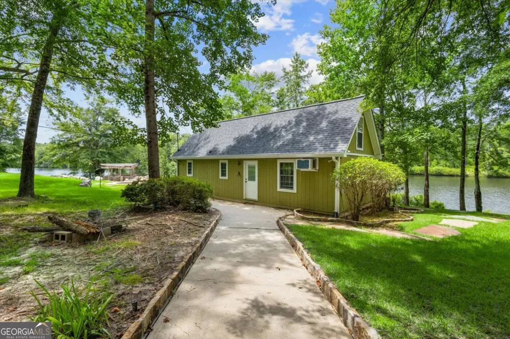 5098 Crescent RD Dry Branch, GA 31020