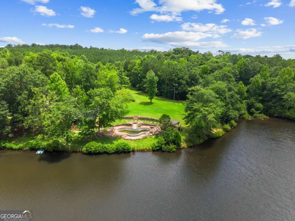 5098 Crescent RD Dry Branch, GA 31020