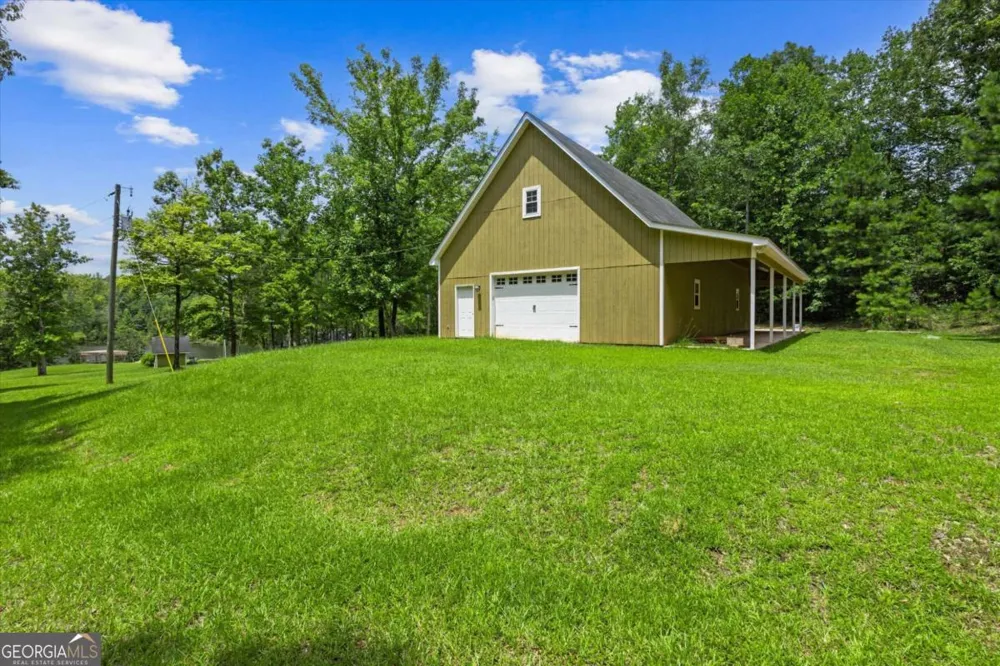 5098 Crescent RD Dry Branch, GA 31020