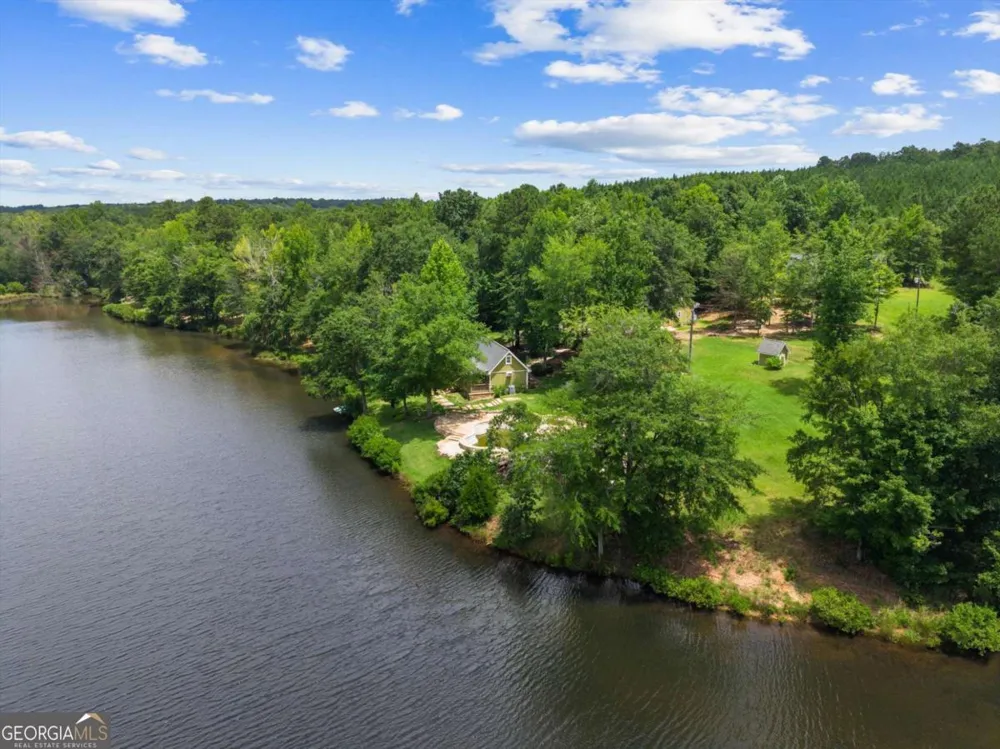 5098 Crescent RD Dry Branch, GA 31020