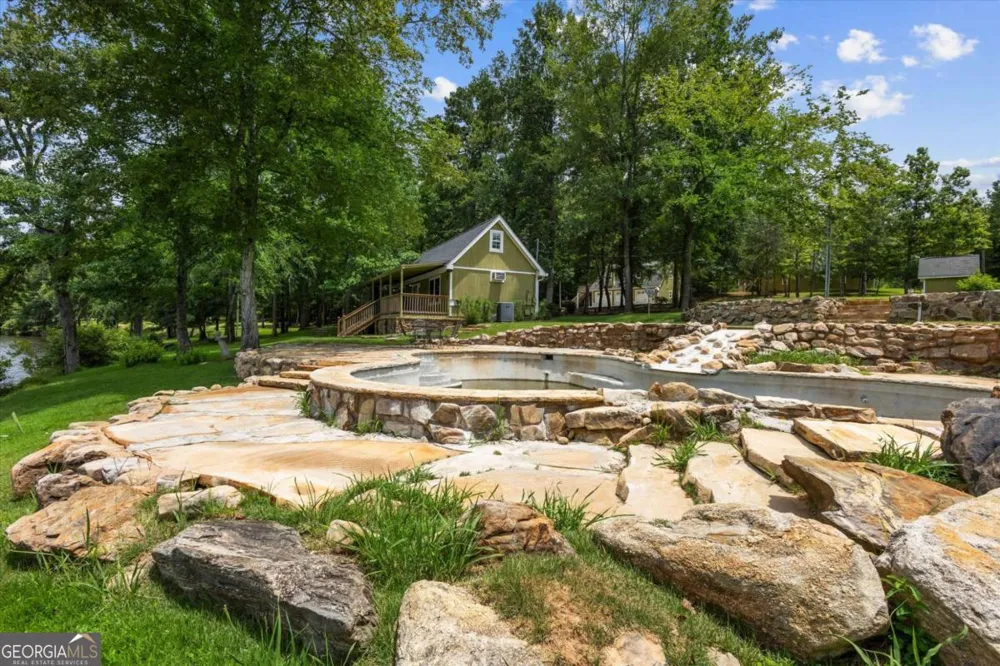 5098 Crescent RD Dry Branch, GA 31020