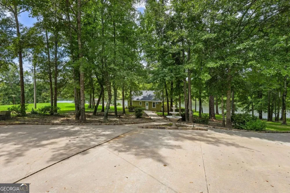 5098 Crescent RD Dry Branch, GA 31020