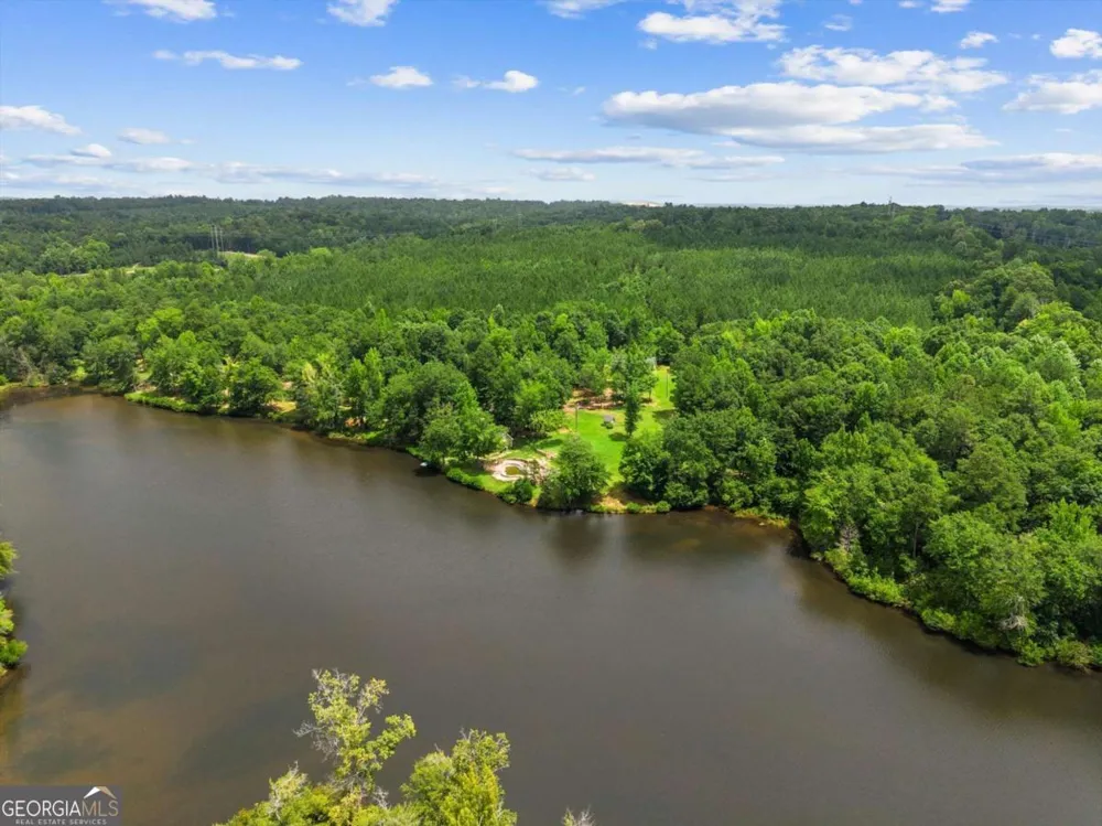 5098 Crescent RD Dry Branch, GA 31020