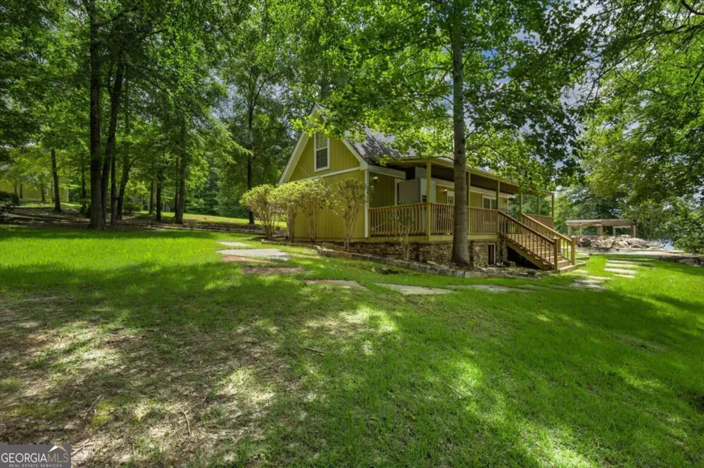 5098 Crescent RD Dry Branch, GA 31020