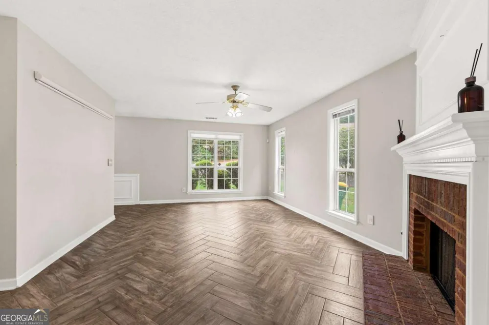 370 Manor Glen DR Suwanee, GA 30024