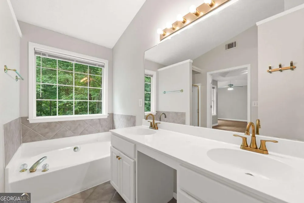 370 Manor Glen DR Suwanee, GA 30024