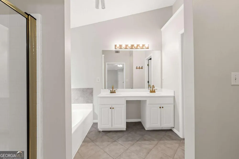 370 Manor Glen DR Suwanee, GA 30024