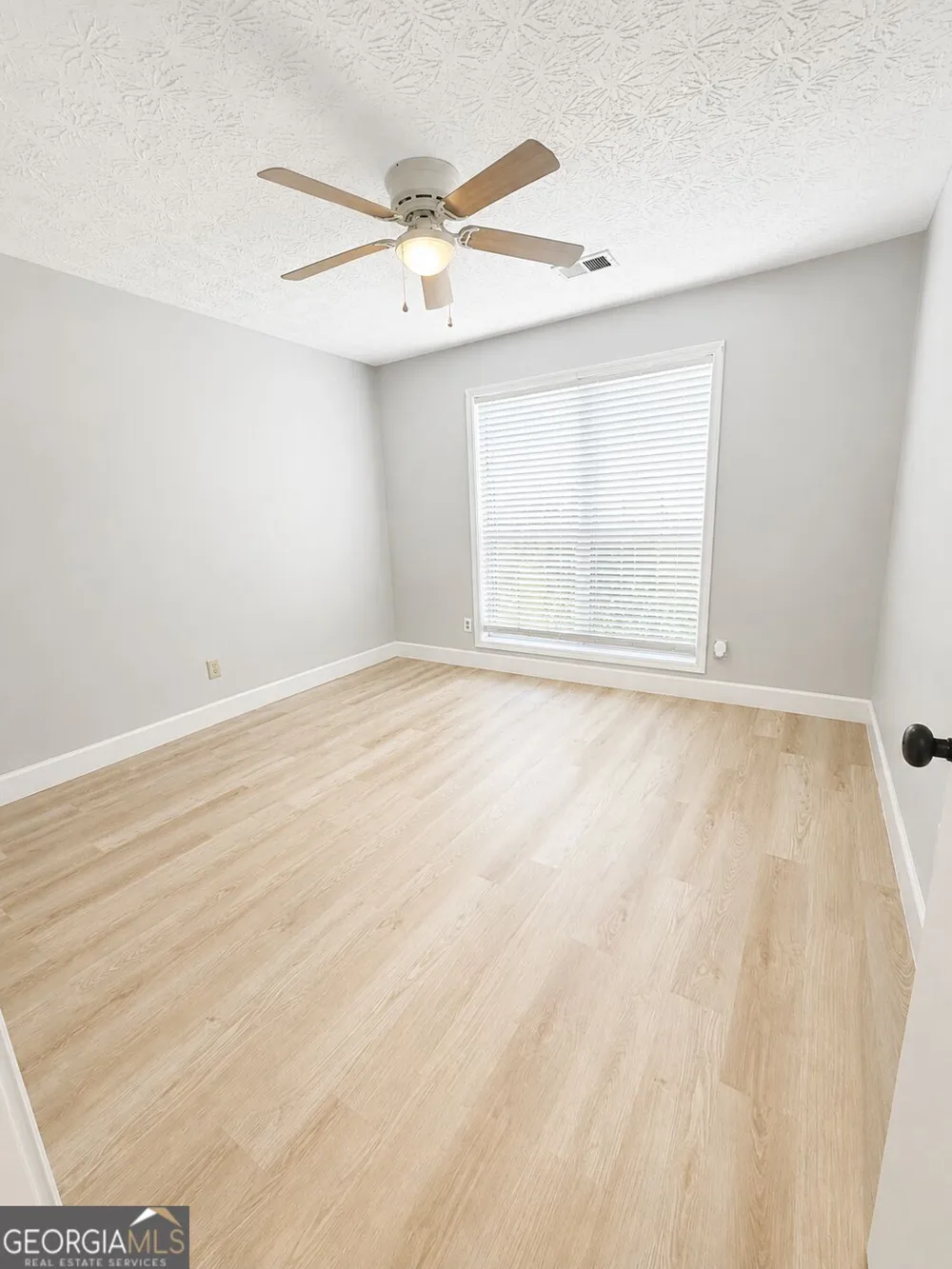 7061 N Shore DR Lithonia, GA 30058