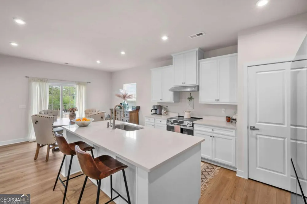 157 Asbury CIR Calhoun, GA 30701
