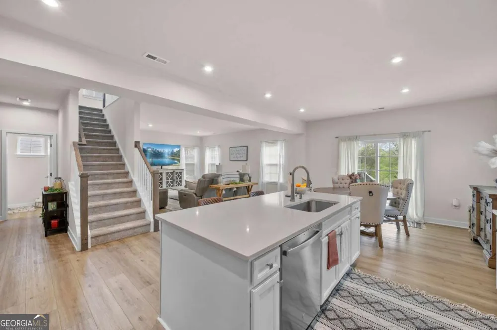 157 Asbury CIR Calhoun, GA 30701