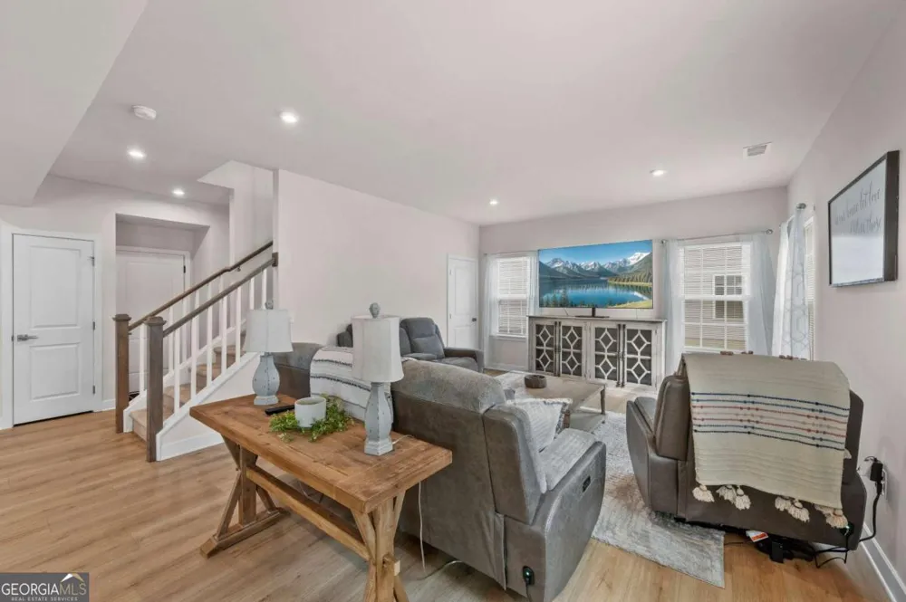 157 Asbury CIR Calhoun, GA 30701