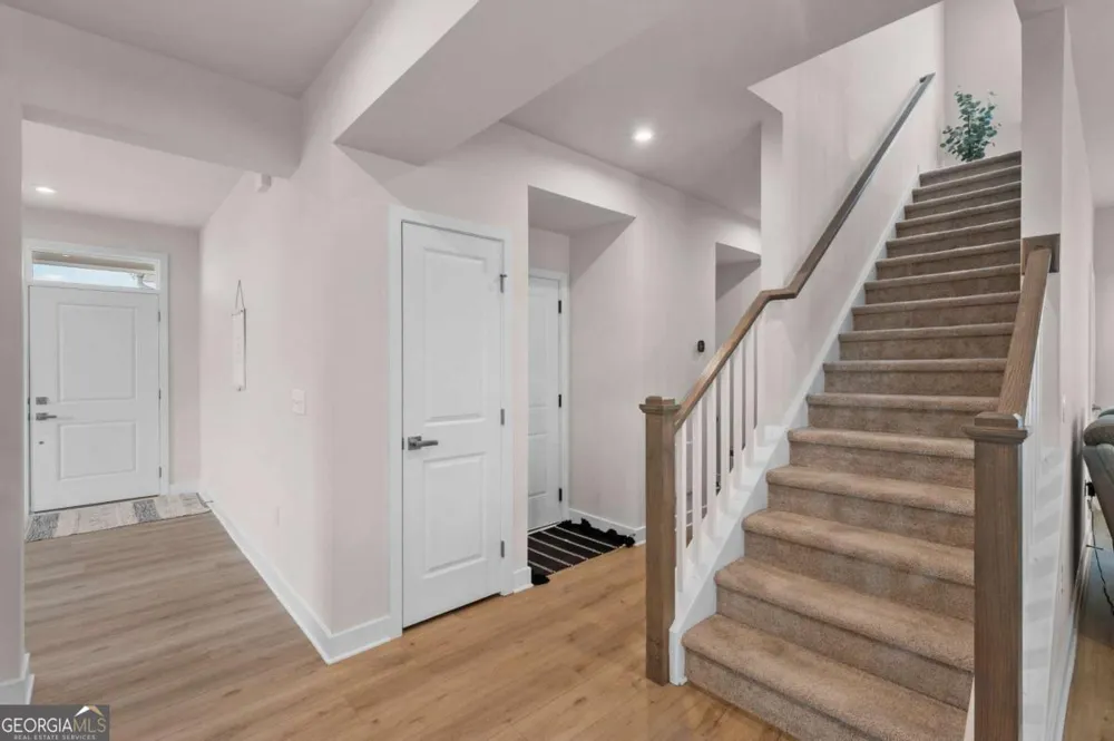 157 Asbury CIR Calhoun, GA 30701
