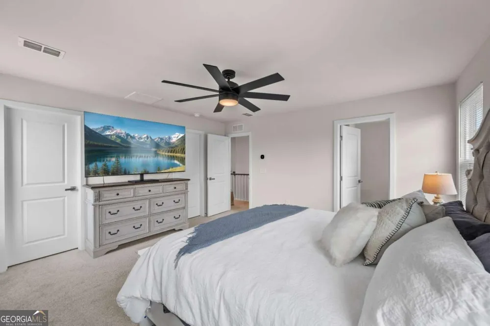 157 Asbury CIR Calhoun, GA 30701