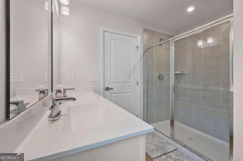 157 Asbury CIR Calhoun, GA 30701