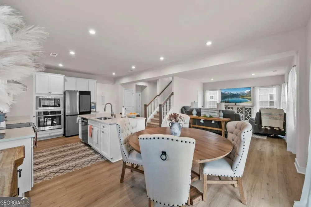 157 Asbury CIR Calhoun, GA 30701