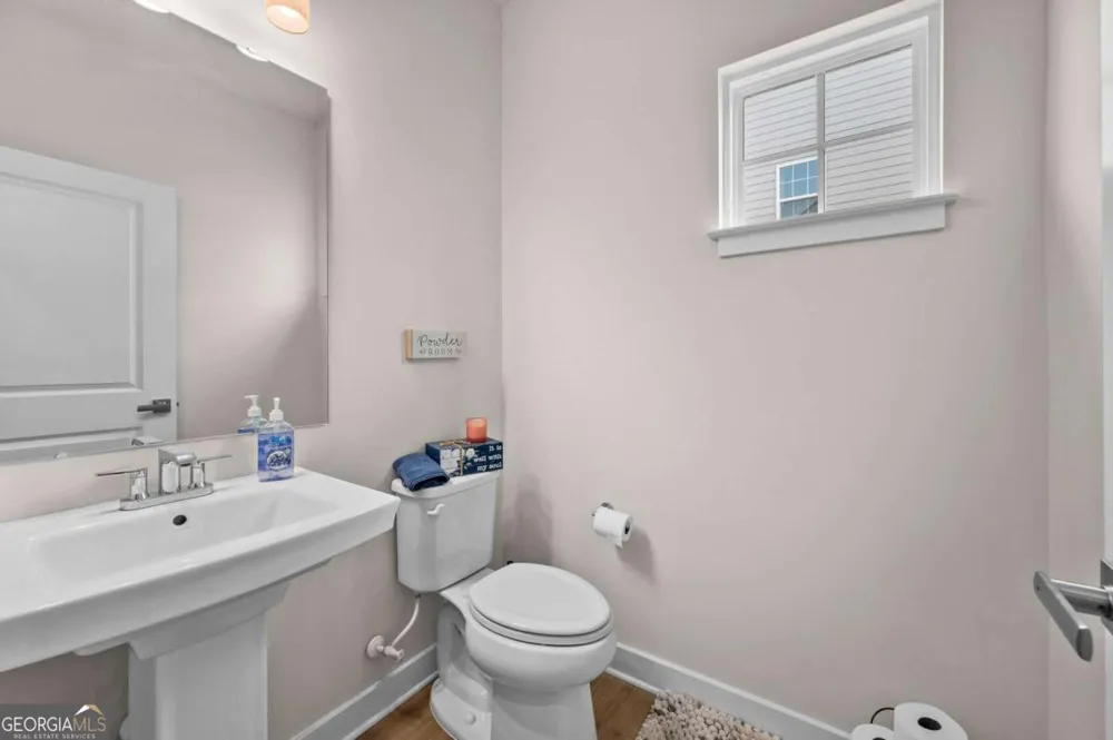 157 Asbury CIR Calhoun, GA 30701