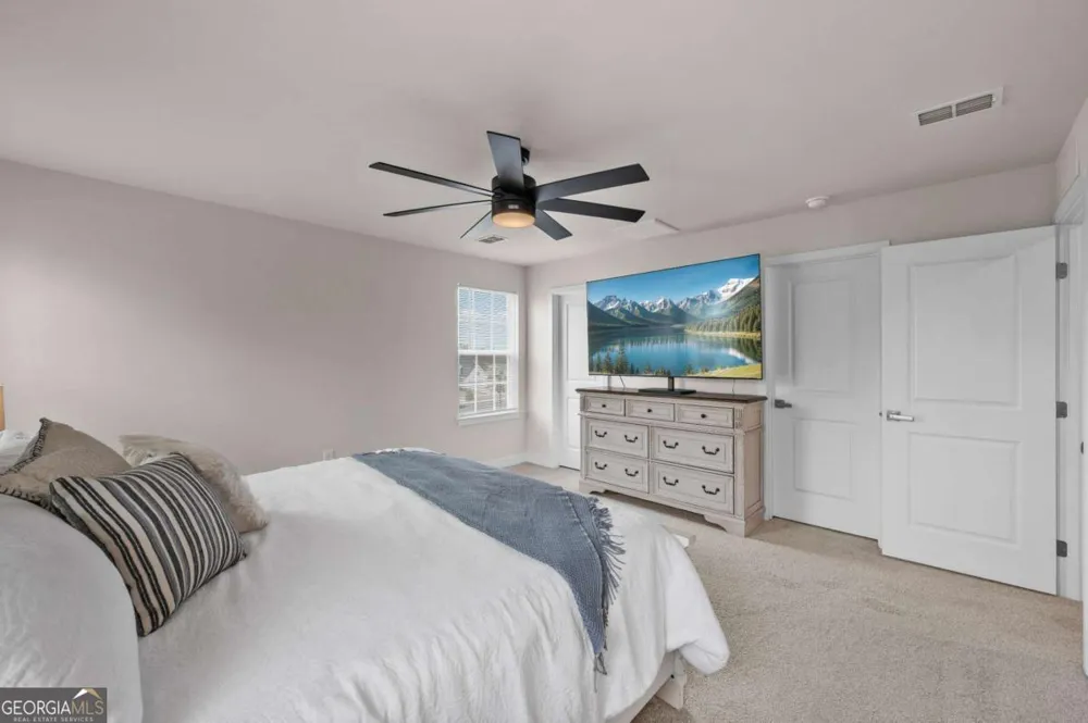 157 Asbury CIR Calhoun, GA 30701