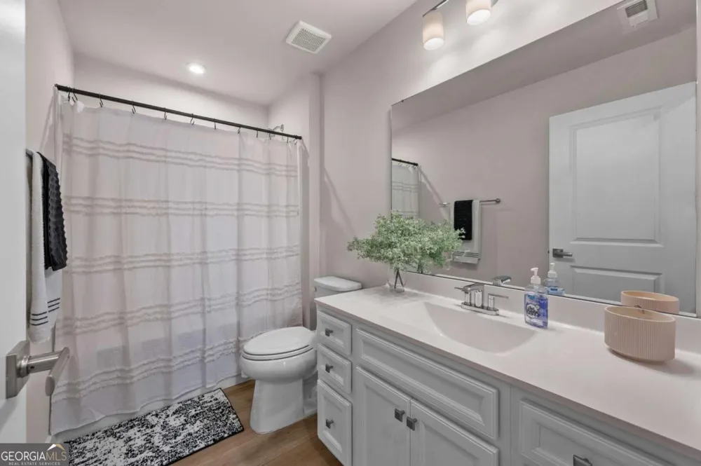157 Asbury CIR Calhoun, GA 30701