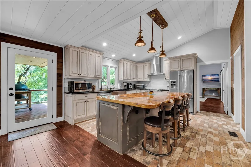 102 Pine Tree Trace Lavonia, GA 30553