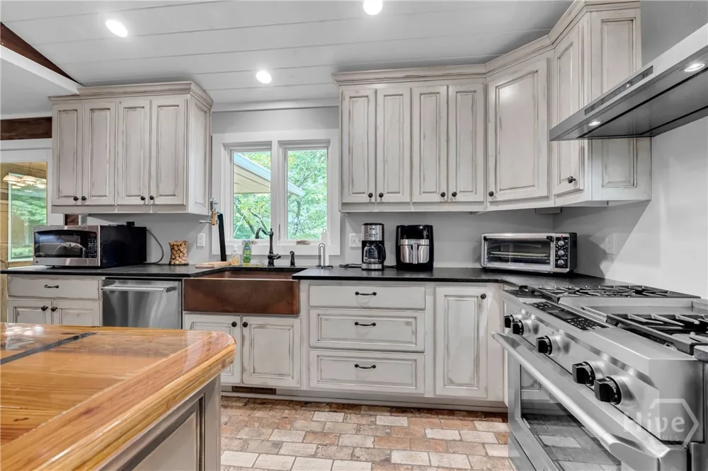 102 Pine Tree Trace Lavonia, GA 30553