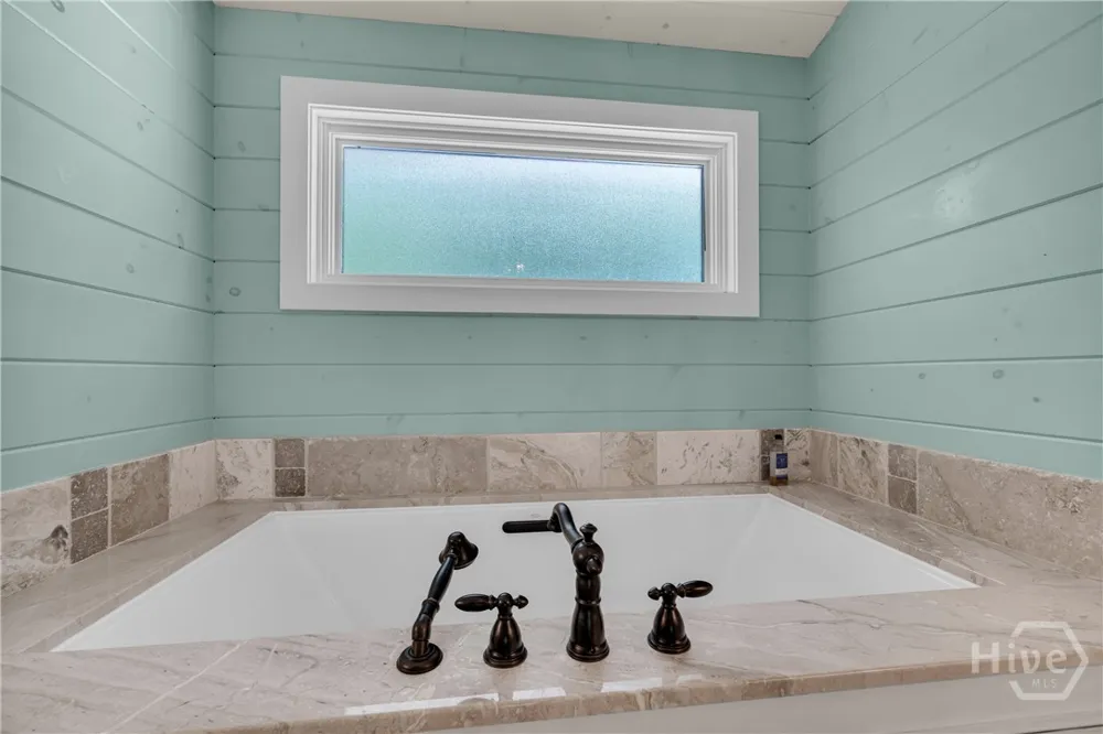102 Pine Tree Trace Lavonia, GA 30553
