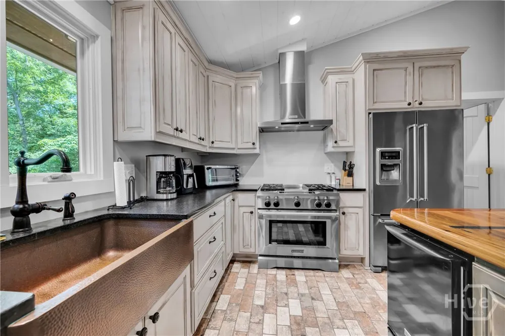 102 Pine Tree Trace Lavonia, GA 30553