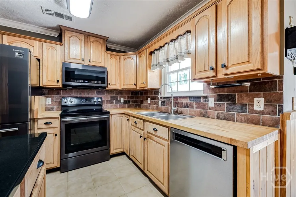 102 Julia Court Springfield, GA 31329