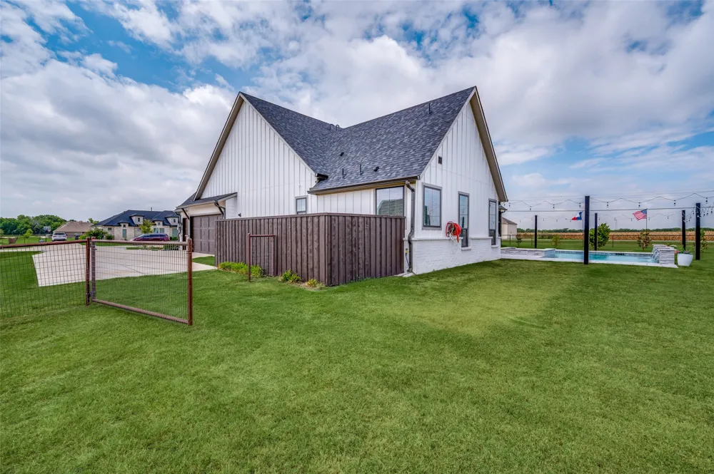 43 Ohanlon Drive Van Alstyne, TX 75495