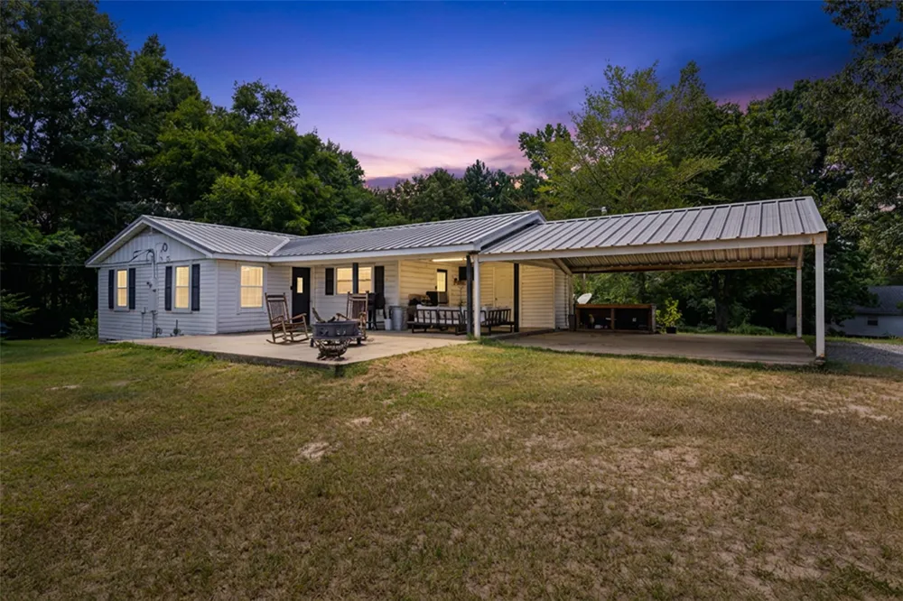 11932 Wisteria Ore City, TX 75683