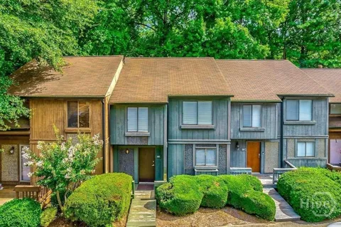 108 Fernbanks Court