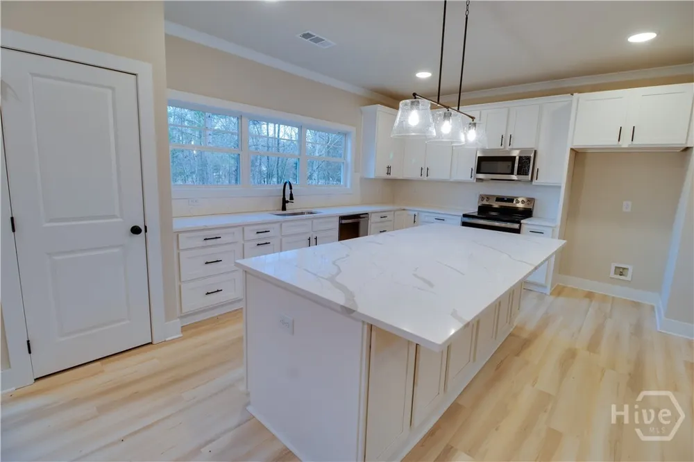 1021 Pointe S Tignall, GA 30668