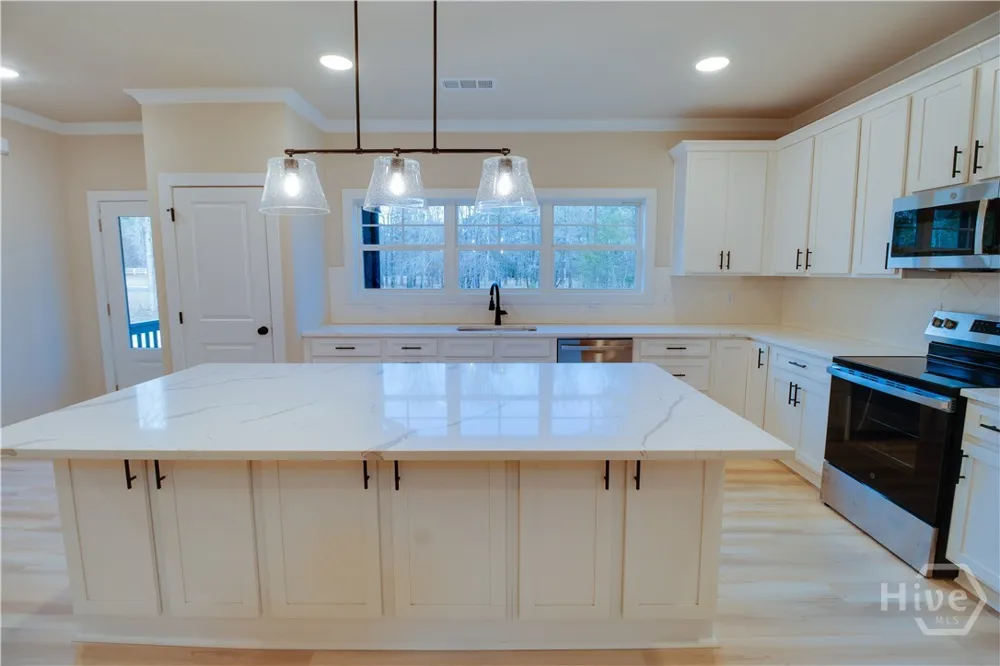 1021 Pointe S Tignall, GA 30668