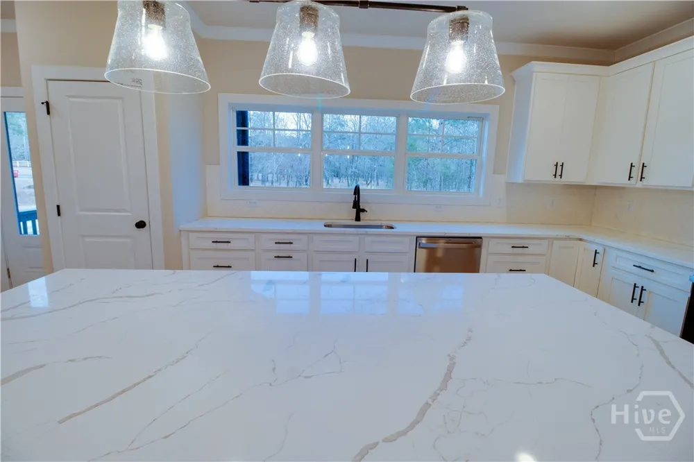 1021 Pointe S Tignall, GA 30668