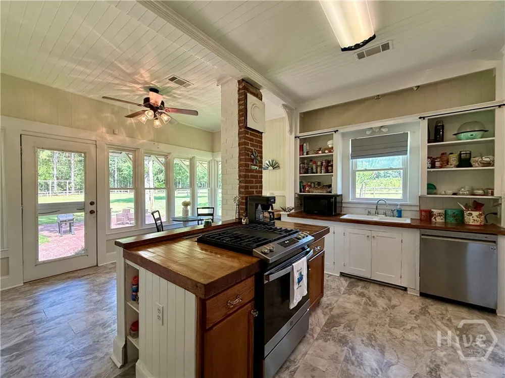 1693 Burtons Ferry Highway Sylvania, GA 30467