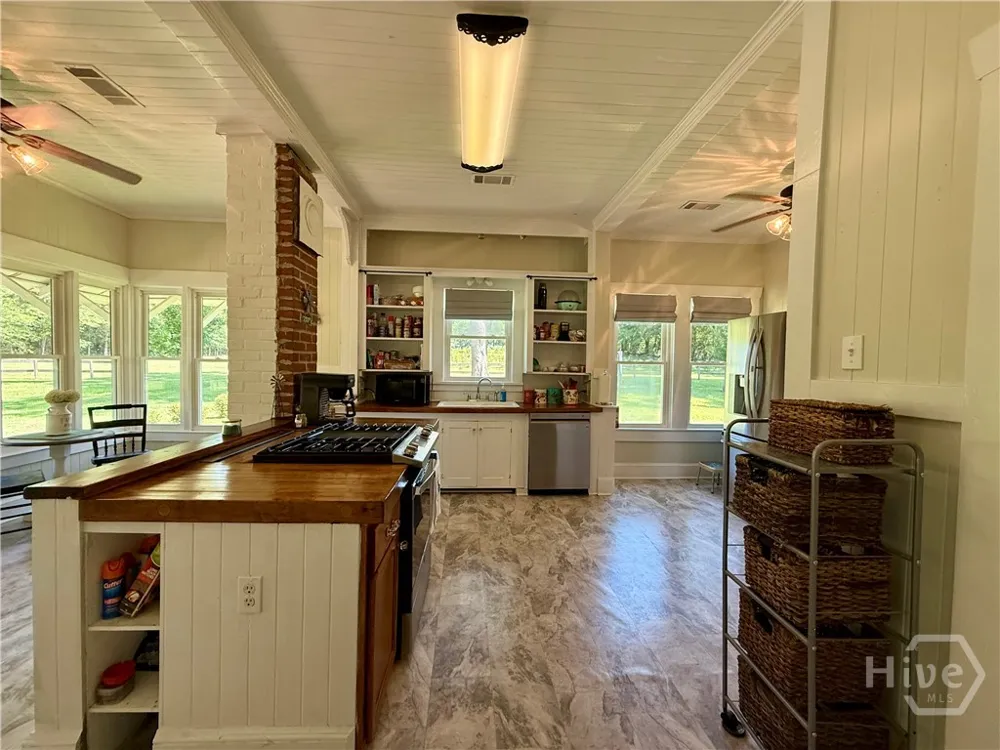 1693 Burtons Ferry Highway Sylvania, GA 30467