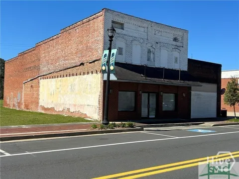 121 W Barnard Street