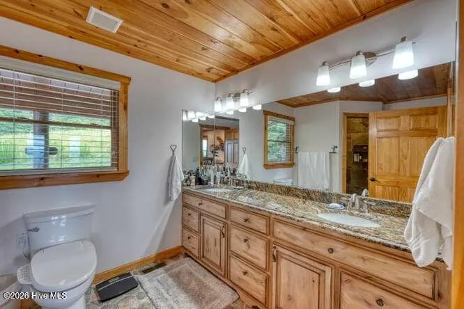 628 Madison Lane Brasstown, NC 28902