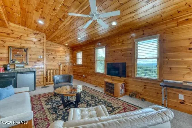 628 Madison Lane Brasstown, NC 28902