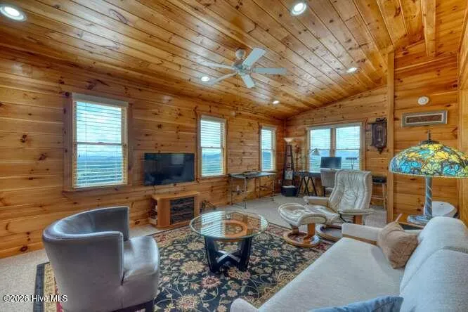 628 Madison Lane Brasstown, NC 28902